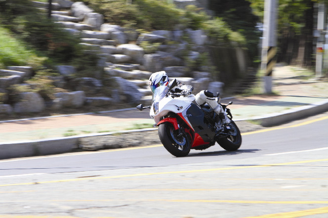Hyosung GT650R