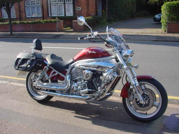 Hyosung GV650 EFi Aquila