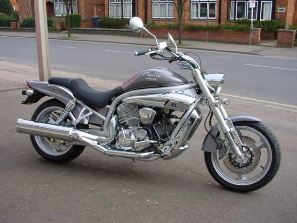 Hyosung GV650 EFi Aquila
