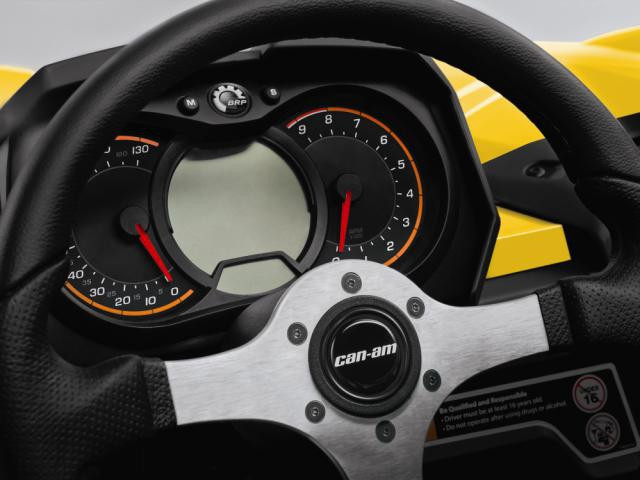 BRP Can-Am Commander 1000 XT желтый