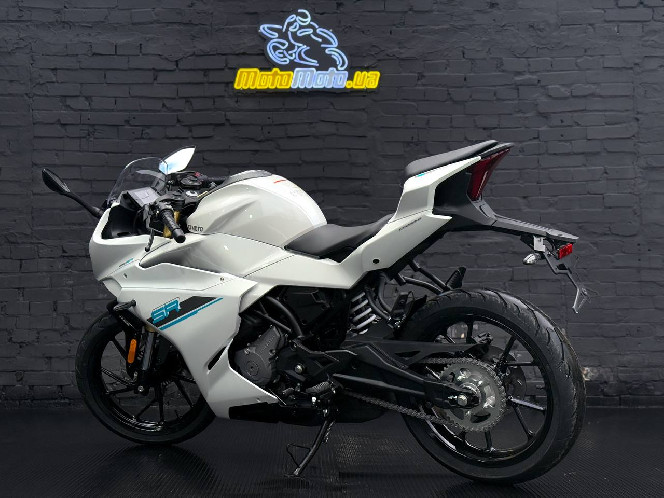 Мотоцикл CFMOTO 250SR
