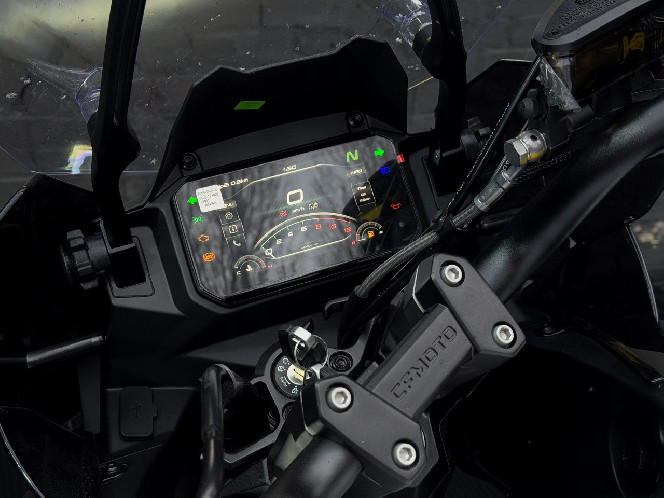 Мотоцикл CFMOTO 700MT