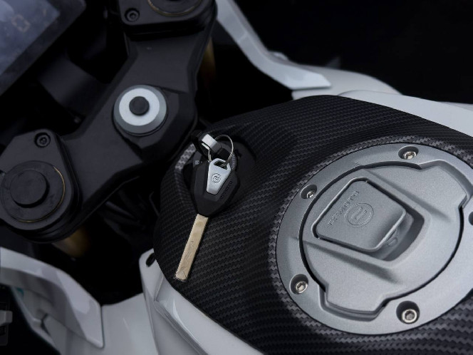 Мотоцикл CFMOTO 250SR