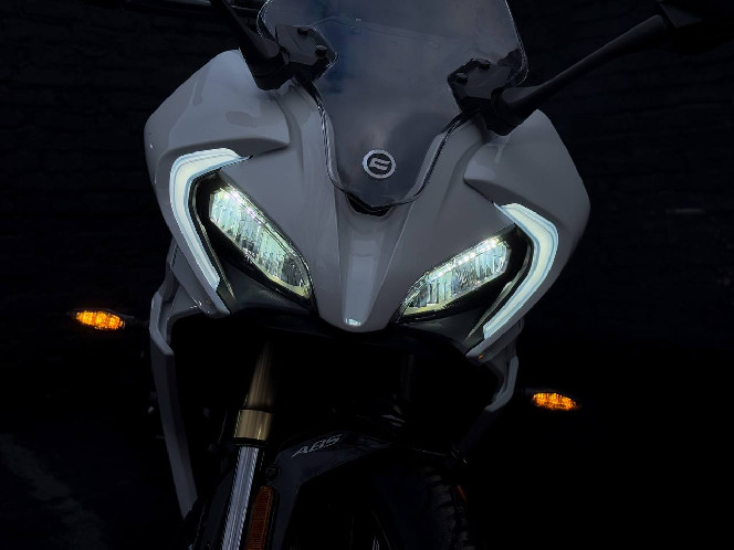 Мотоцикл CFMOTO 250SR