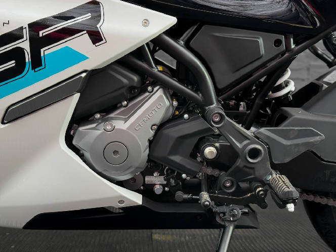 Мотоцикл CFMOTO 300SR