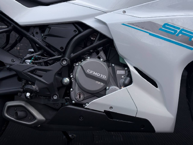 Мотоцикл CFMOTO 250SR