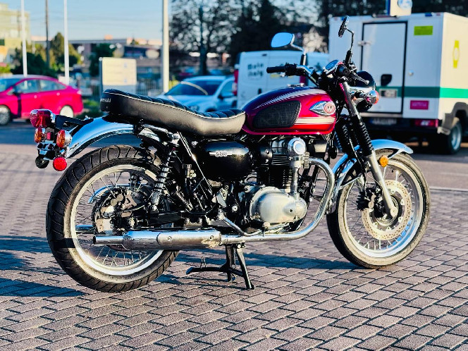 Мотоцикл KAWASAKI W800 (ABS) 2022 рік, (3900 км) б/у