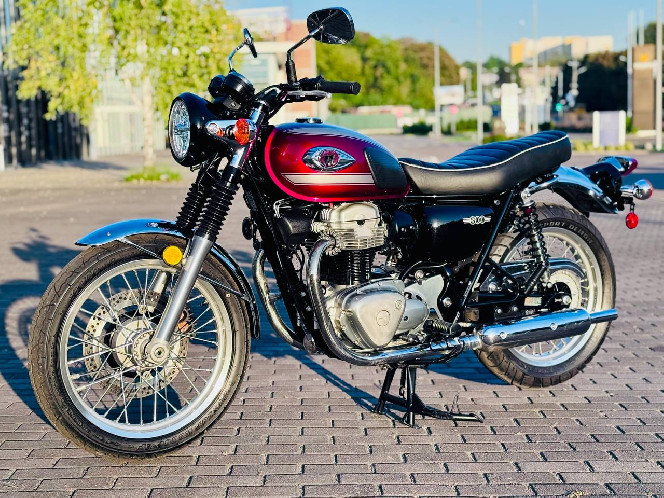 Мотоцикл KAWASAKI W800 (ABS) 2022 рік, (3900 км) б/у