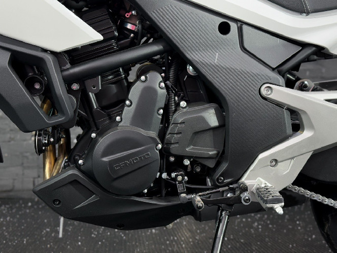Мотоцикл CFMOTO 700MT