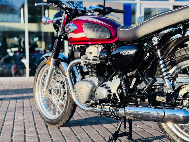 Мотоцикл KAWASAKI W800 (ABS) 2022 рік, (3900 км) б/у