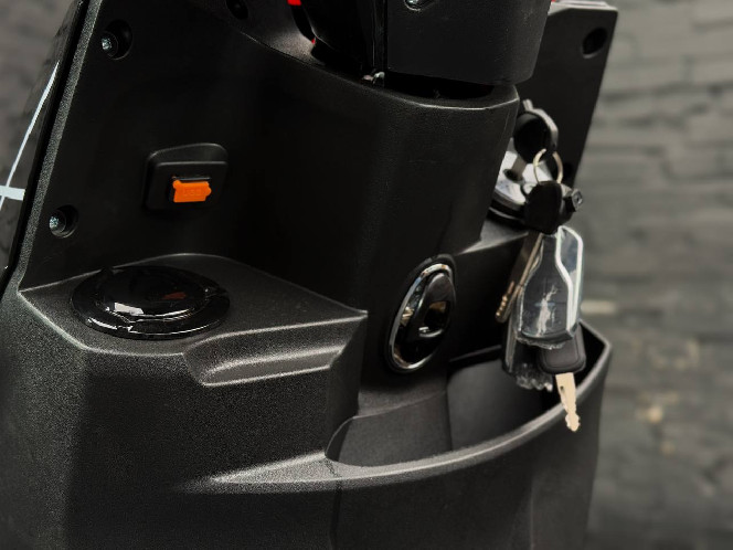 Скутер SPARK SP125S-15N