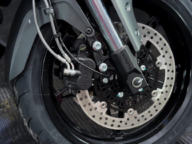 Мотоцикл CFMOTO 700MT