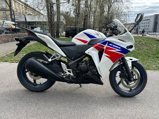Мотоцикл HONDA CBR 250R 2014 год, б/у (9850 км)