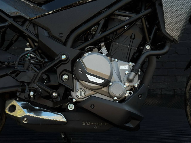 Мотоцикл CFMOTO 300NK