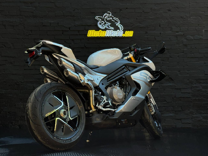 Мотоцикл CFMOTO 750SR-S
