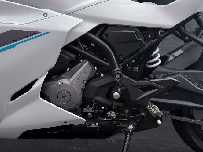 Мотоцикл CFMOTO 250SR