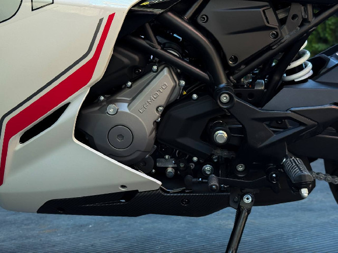 Мотоцикл CFMOTO 250SR LITE