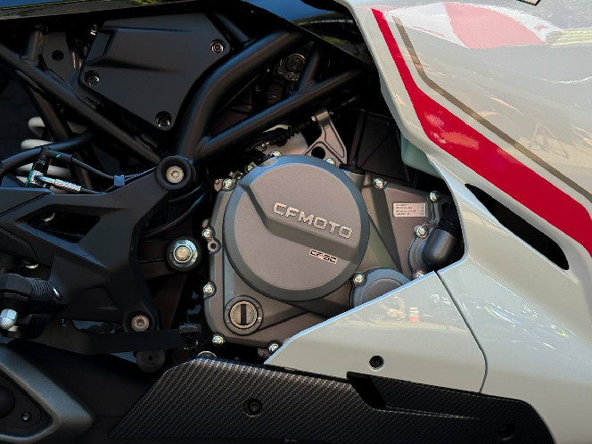 Мотоцикл CFMOTO 250SR LITE