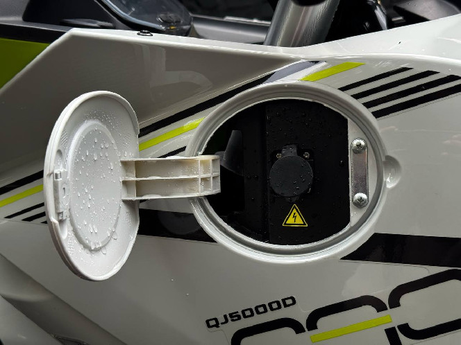 Електромотоцикл QJ motor 5000D mid-drive 72V 60Ah (DC7)