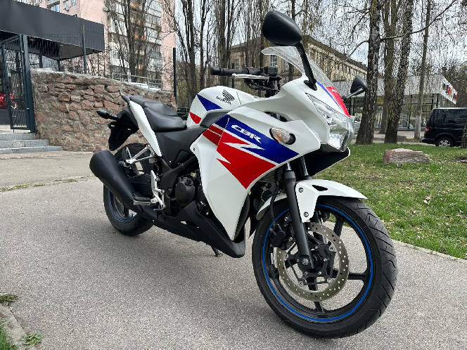 Мотоцикл HONDA CBR 250R 2014 год, б/у (9850 км)