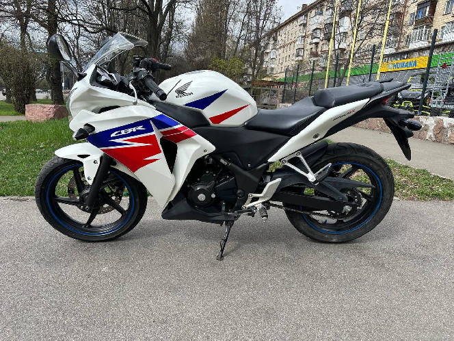 Мотоцикл HONDA CBR 250R 2014 год, б/у (9850 км)