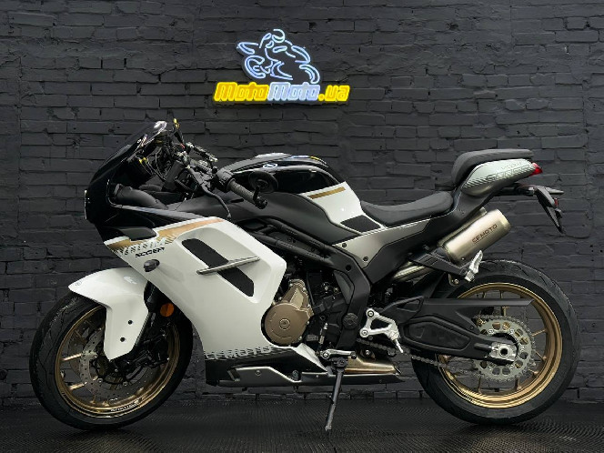 Мотоцикл CFMOTO 500SR VOOM