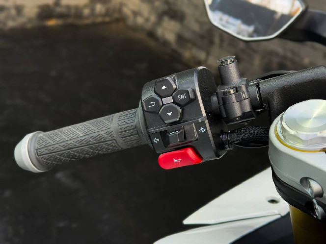 Мотоцикл CFMOTO 450SR
