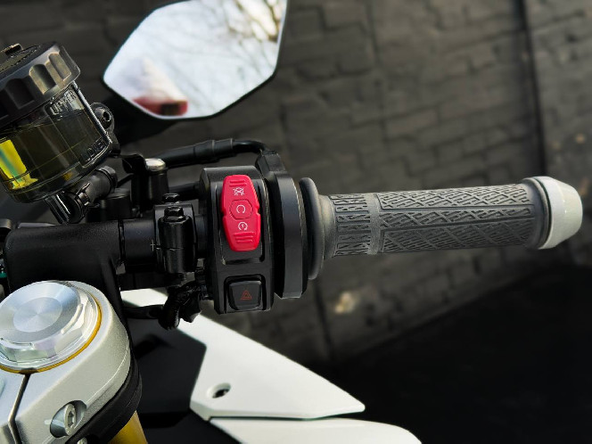 Мотоцикл CFMOTO 450SR