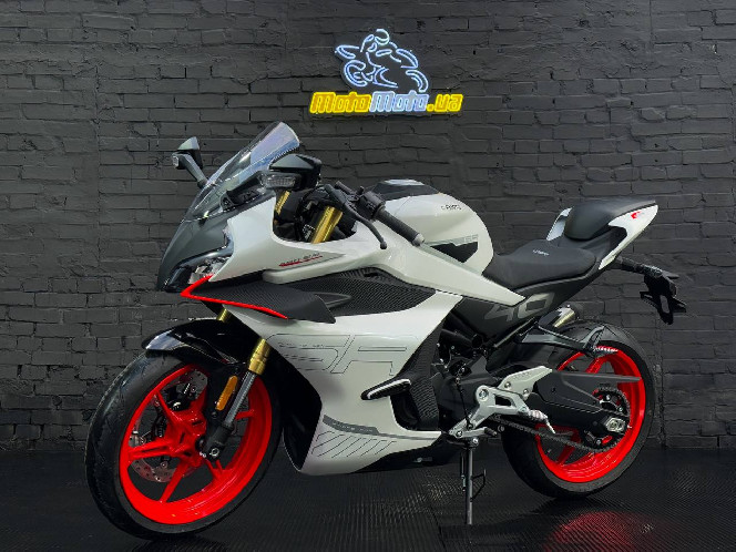 Мотоцикл CFMOTO 450SR