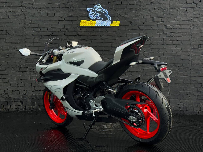 Мотоцикл CFMOTO 450SR
