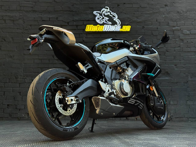 Мотоцикл CFMOTO 675SR-R