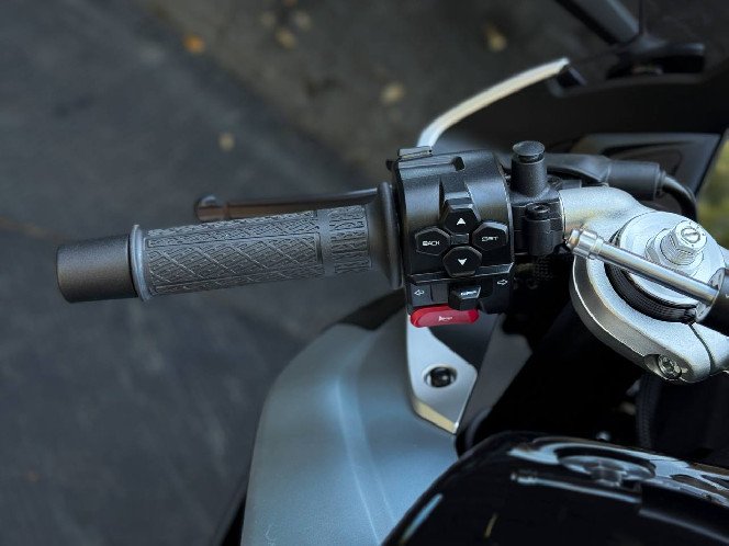 Мотоцикл CFMOTO 675SR-R