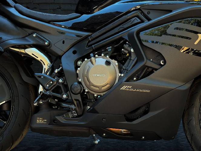 Мотоцикл CFMOTO 750SR-S
