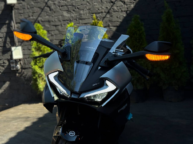 Мотоцикл CFMOTO 675SR-R