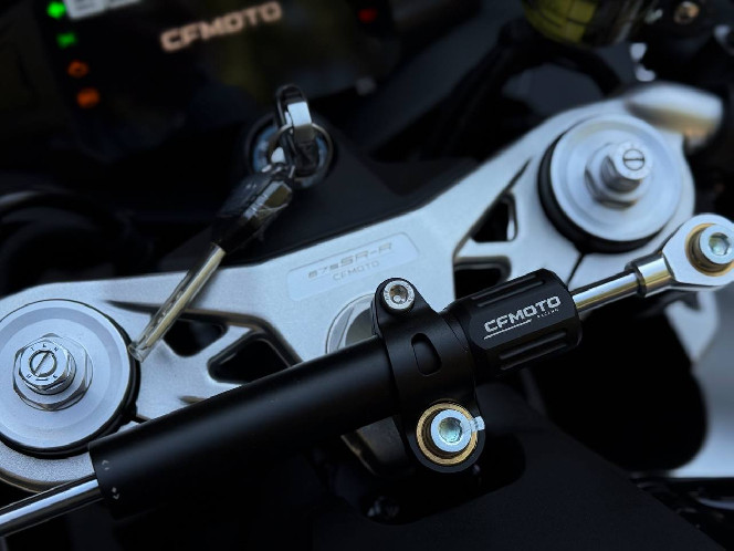 Мотоцикл CFMOTO 675SR-R