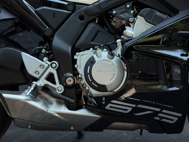 Мотоцикл CFMOTO 675SR-R
