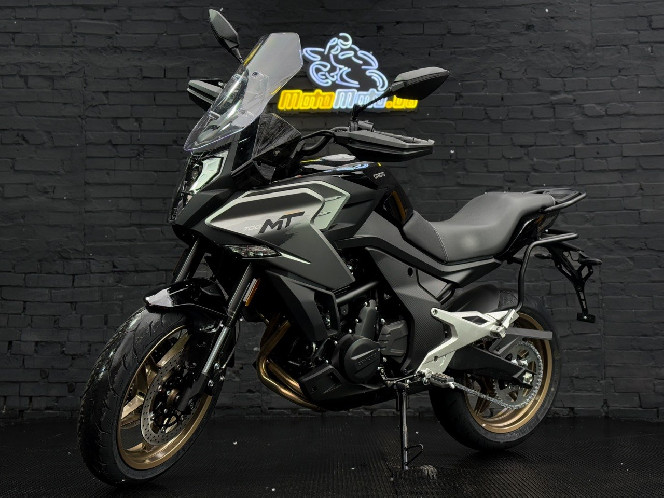 Мотоцикл CFMOTO 700MT
