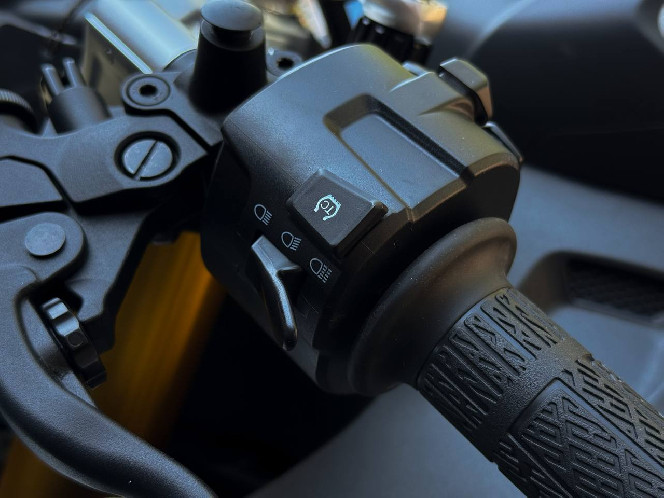 Мотоцикл CFMOTO 750SR-S