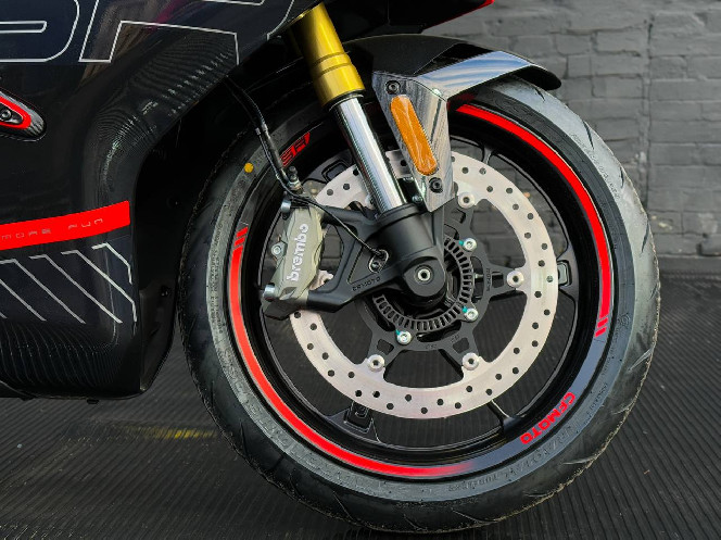 Мотоцикл CFMOTO 450SR