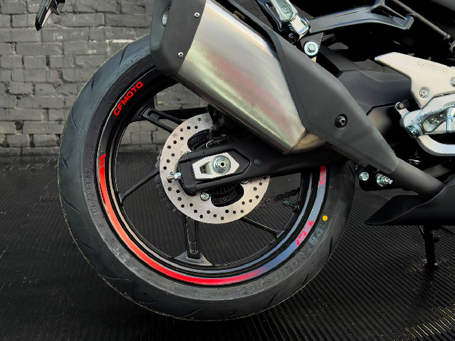 Мотоцикл CFMOTO 450SR