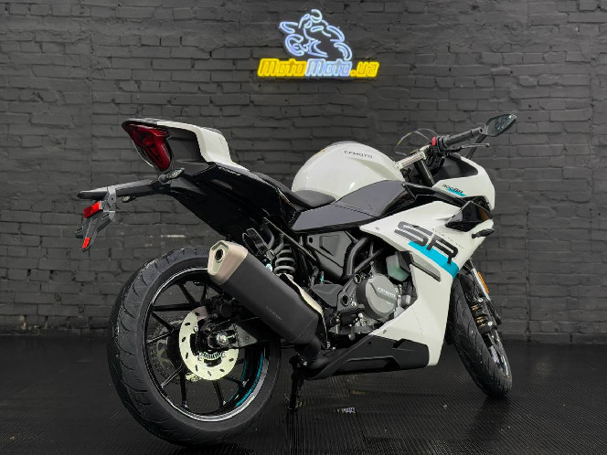 Мотоцикл CFMOTO 300SR