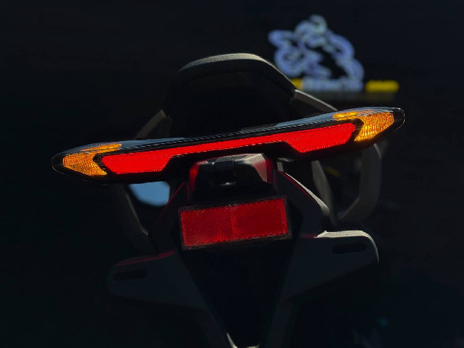 Мотоцикл CFMOTO 675SR-R