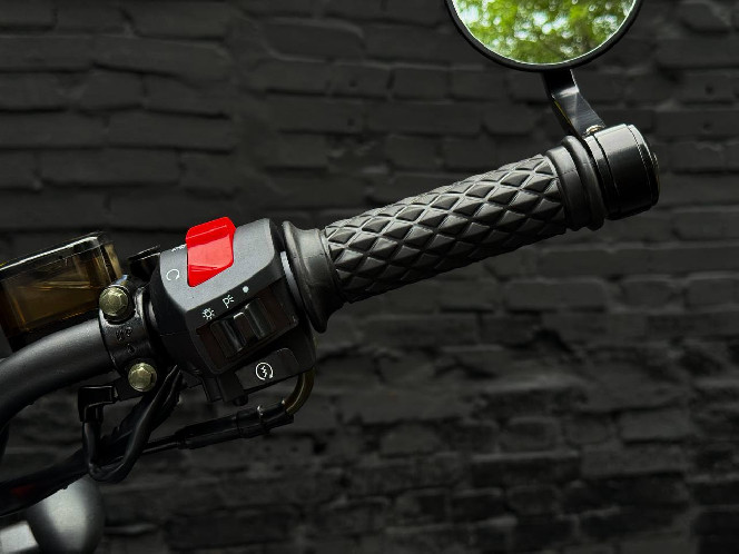 Мотоцикл GEON SCRAMBLER (300 FE 17/17 МКПП 6 II)