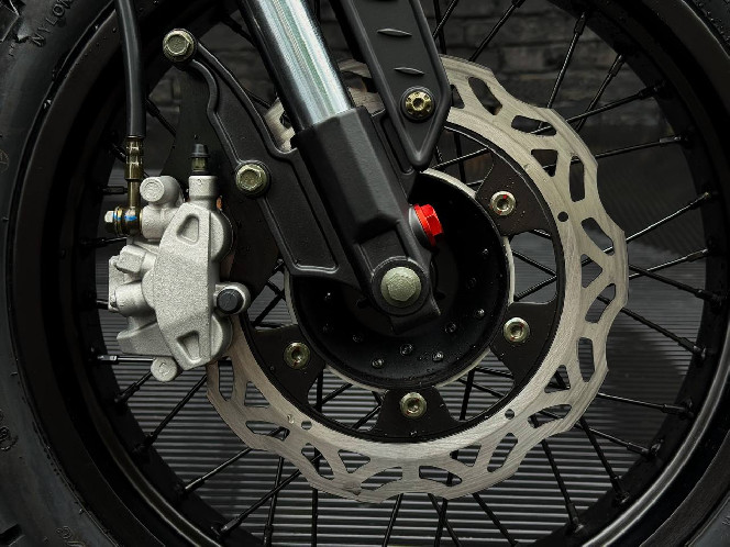 Мотоцикл GEON SCRAMBLER (300 FE 17/17 МКПП 6 II)