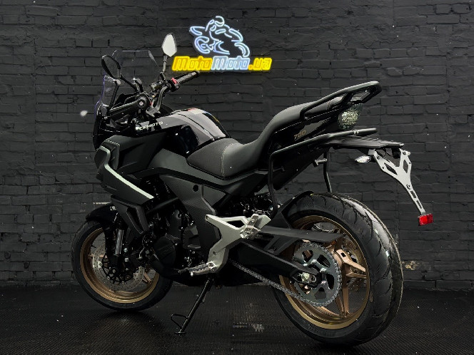 Мотоцикл CFMOTO 700MT