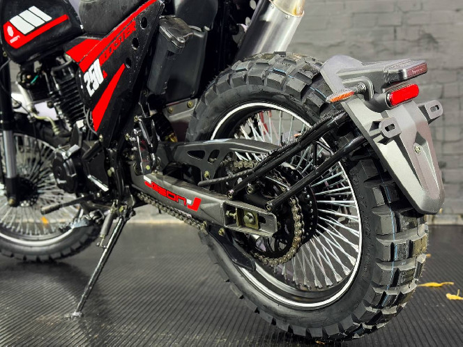 Мотоцикл GEON ROCKSTER 250 (SOHC 17/17 On-Road)