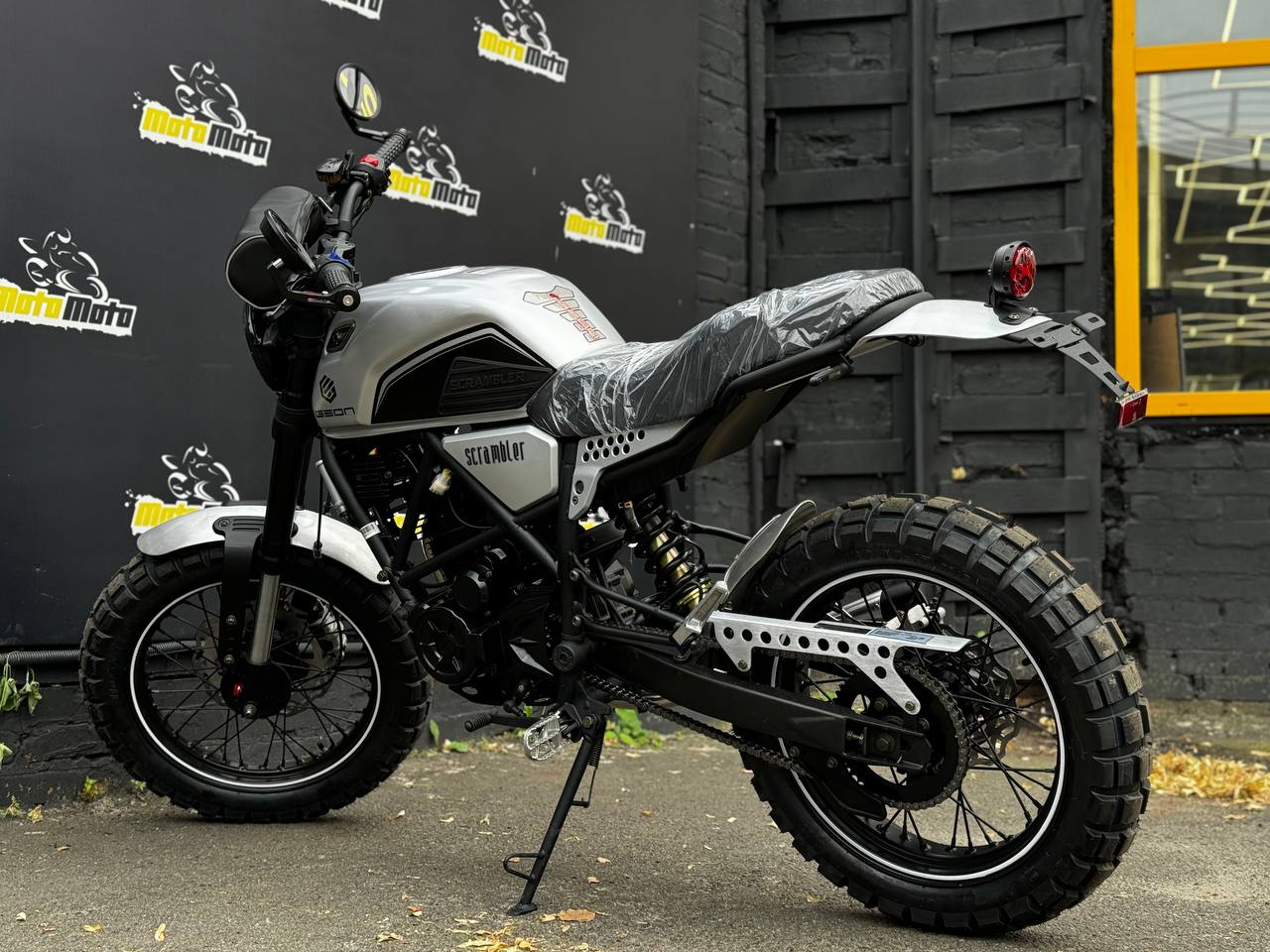 Характеристики Мотоцикл GEON SCRAMBLER 250 (17/17)