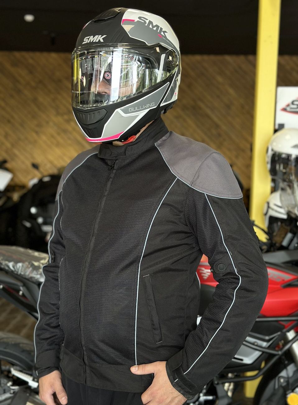 Характеристики Куртка чоловіча в сітку (з внутрішньою водонепроникною ПВХ підкладкою)