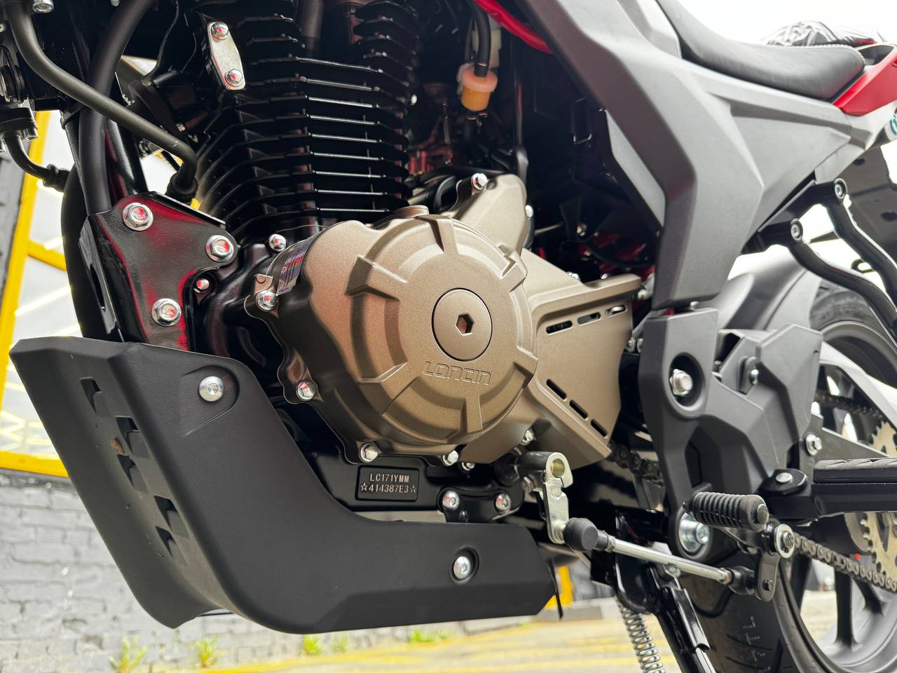 Характеристики Мотоцикл LONCIN LX250-15D CR4 NEW (двигатель LC171YMM)