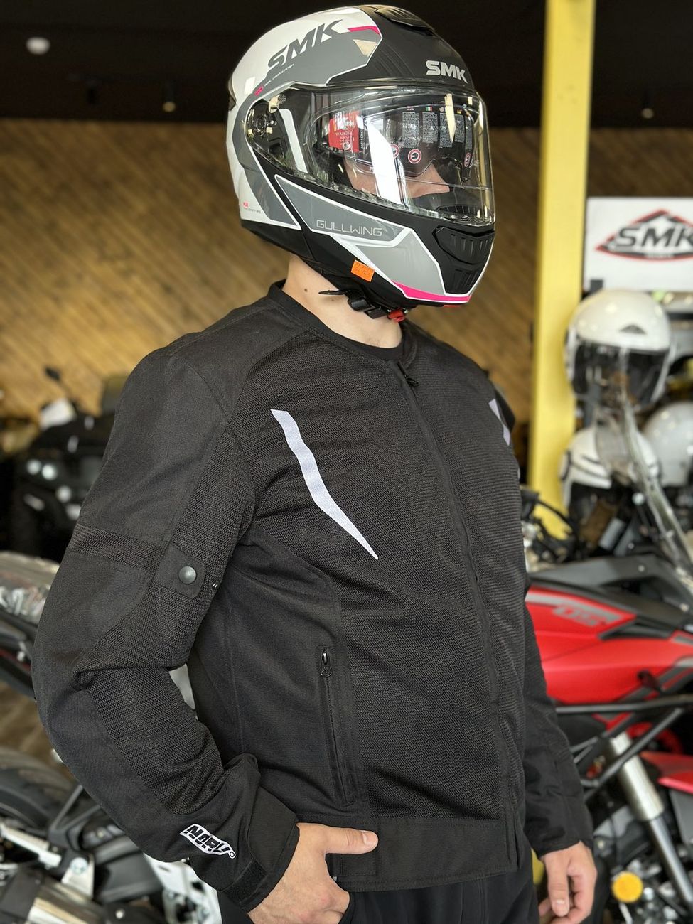 Характеристики Куртка мужская в сетку NORU (с внутренней водонепроницаемой подкладкой)